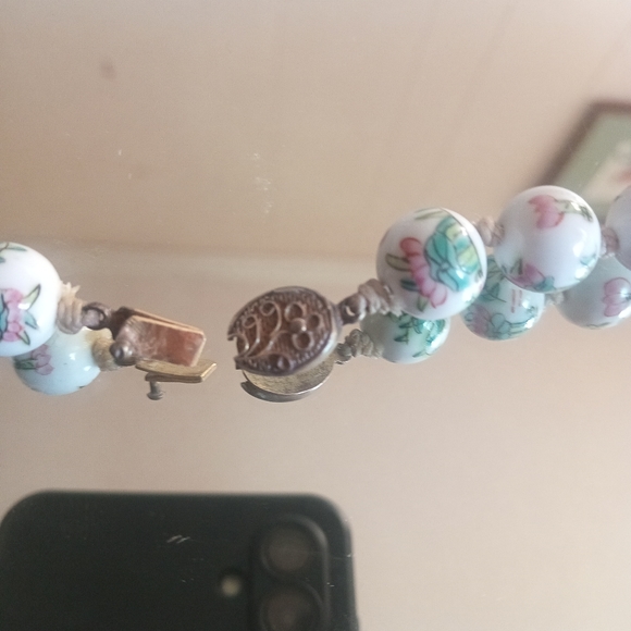 VINTAGE porcelain hand knotted beaded necklace - Picture 3 of 5